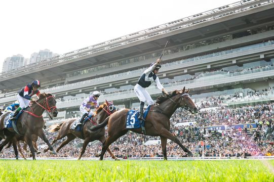 圖輯｜香港打吡大賽逾7萬人觀賽創新高　投注額歷來打吡大賽第二高