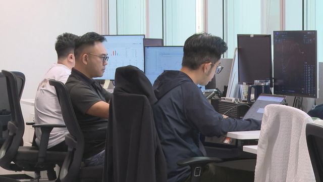 恒指繼續反彈曾升超過300點　升幅隨後收窄