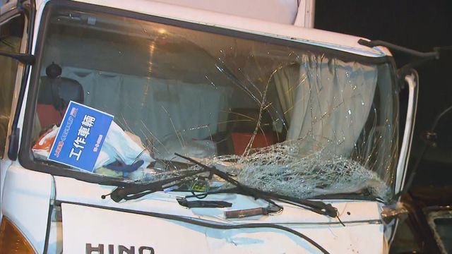 貨車青馬大橋從後撞上爆胎私家車　前車八旬老婦亡貨車司機被捕