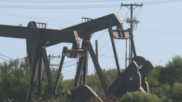 道指期貨跌逾500點　紐約五月期油曾升9%