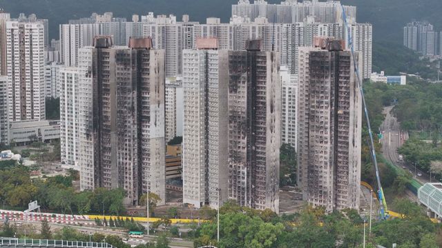 Unit in Wang Fuk Court suspected of being burgled Unit in Wang Fuk Court suspected of being burgled