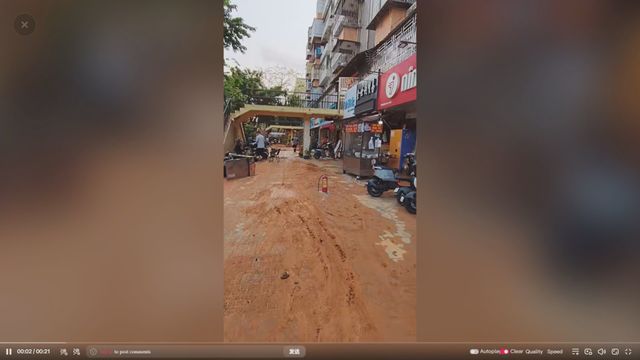 Burst water pipe floods part of Luowu, Shenzhen Burst water pipe floods part of Luowu, Shenzhen