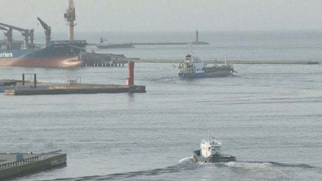 Magnitude 7.5 earthquake and tsunamis strike northern Japanese coast