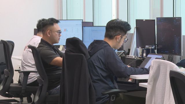 港股跟隨外圍跌逾300點