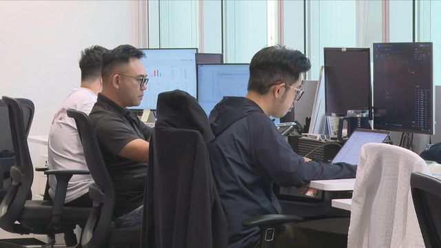 港股下挫逾300點　科網股拖低大市