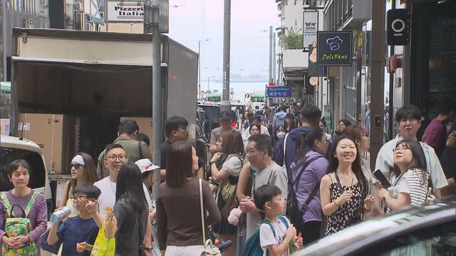 五一黃金周｜截至早上10時近18.9萬人次出入境　其中逾6萬內地訪客