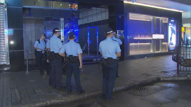尖沙咀男子報稱被劫走價值約50萬金器　頸痛送院治理
