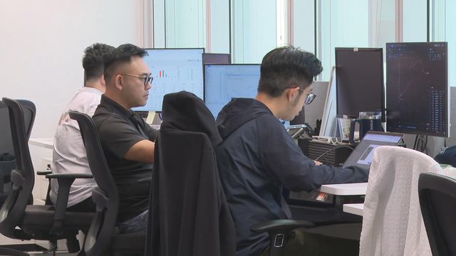 恒指曾跌超過400點　金礦股普遍向下