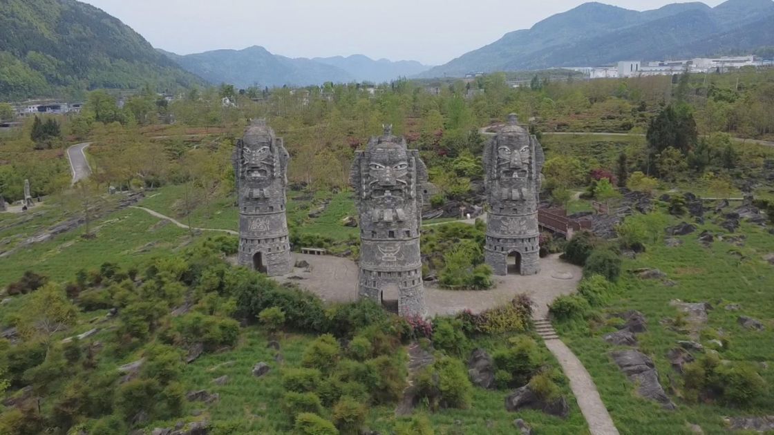 重庆生态修复将岩漠变为“花谷”