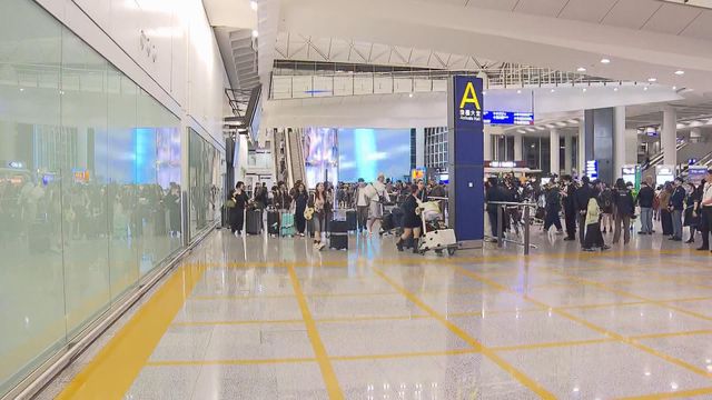 四月份有近422萬人次旅客訪港　按年升一成