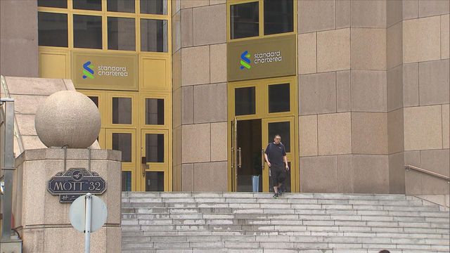 據報渣打行政總裁發表「低價值人力資本」論後 即接獲多個地方監管機構查詢 據報渣打行政總裁發表「低價值人力資本」論後 即接獲多個地方監管機構查詢