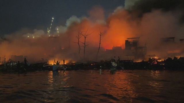 Coastal community in Manila in flames