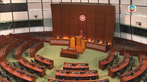 梁君彥宣布審議議事規則議案 民主派叫口號 主席宣布暫停會議