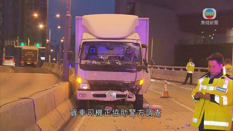 紅磡有貨車與警車相撞 一名警員被撞倒送院死亡