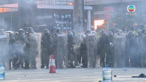警方指一批示威者西區警署附近集結情況急劇惡化 警方正在驅散