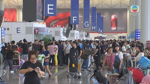 機管局指機場12時起實施航班重新編配 航班升降量將減少