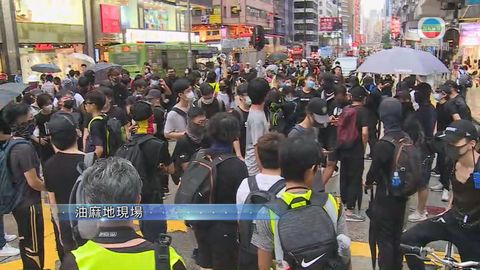 部分示威者佔據彌敦道南行線