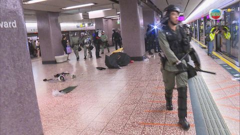 警方及港鐵等中午12時半就八月三十一日晚港鐵站內事件見傳媒