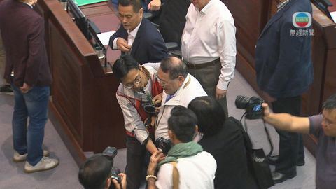 朱凱廸涉嫌五月阻石禮謙主持《逃犯條例》法案委員會會議被捕