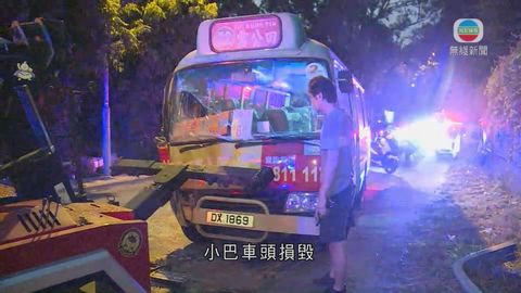 錦上路近吳家村有小巴與輕型貨車相撞 至少九人受傷