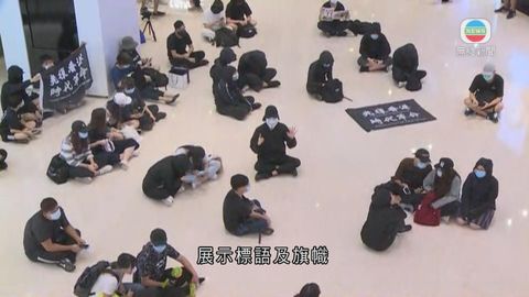 元朗721事件九個月 警方元朗鳳翔路天橋用胡椒噴霧驅散聚集者