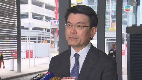 邱騰華下午三時十五分就電影檢查制度見傳媒