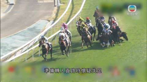 香港短途錦標賽發生意外 四隻馬相撞騎師潘頓等墮地暫未知傷勢