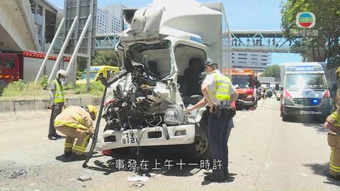 葵涌道三車相撞 中型貨車司機死亡